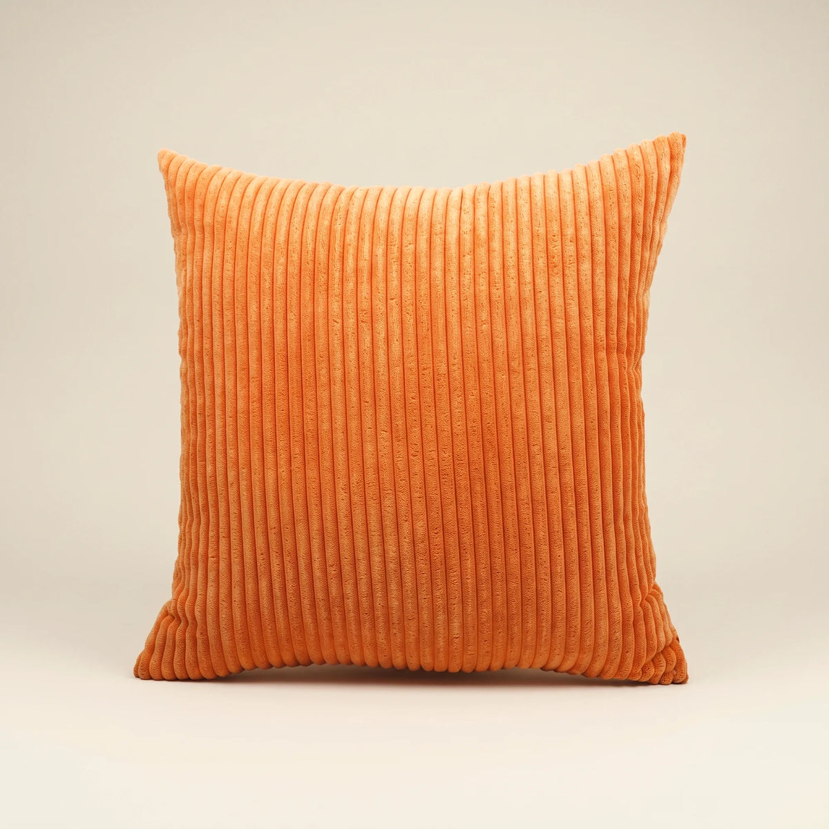Coussin en velours côtelé terracotta